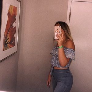 WORN ONCE American Eagle Embroidered Top Size S